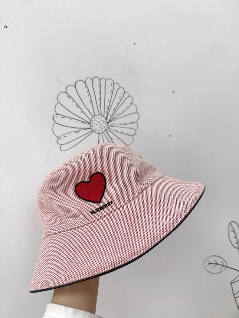 Burberry Burberry Heart Embroidered Fisherman Hat Size ONE SIZE - 2 Thumbnail