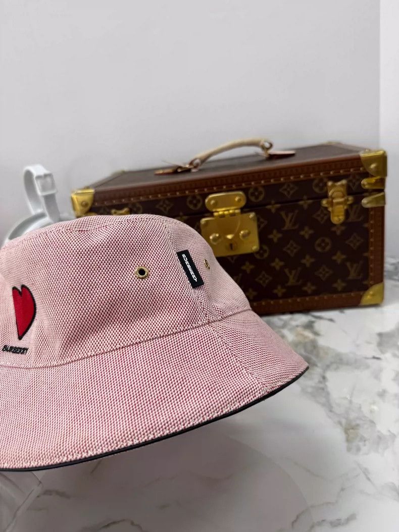 Burberry Burberry Heart Embroidered Fisherman Hat Size ONE SIZE - 3 Thumbnail