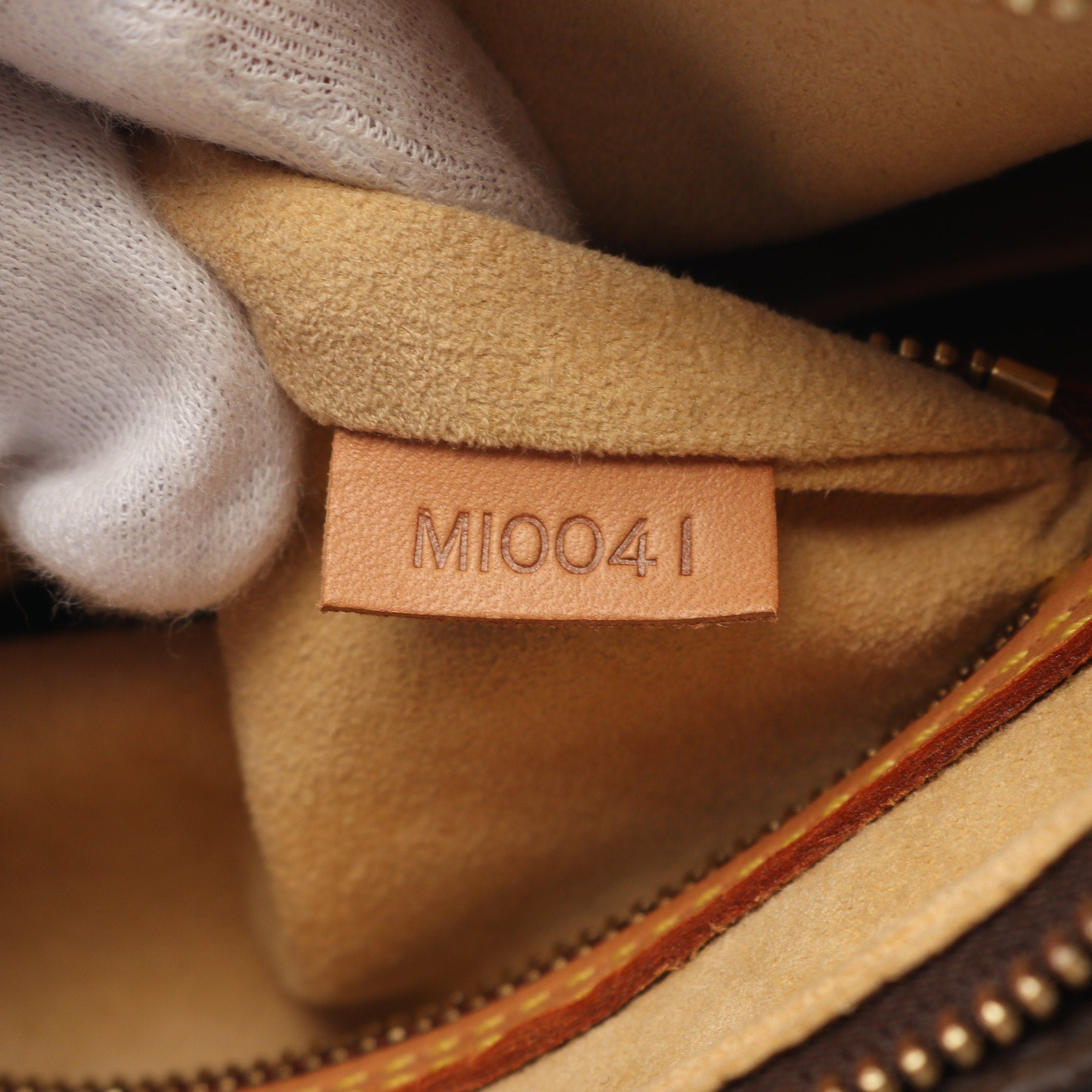 Louis Vuitton Louis Vuitton Looping Mm Monogram Shoulder Bag Leather Brown Size ONE SIZE - 5 Thumbnail