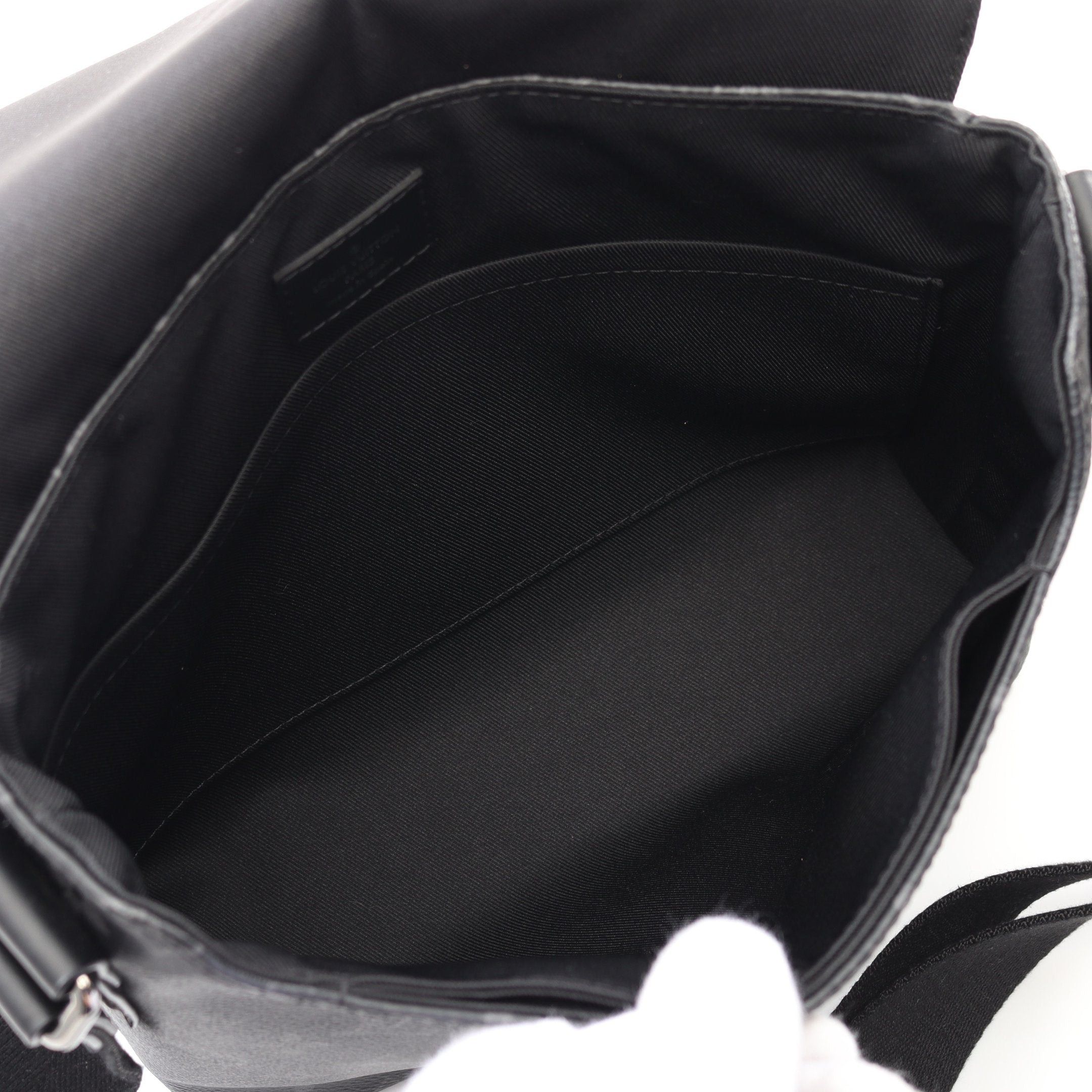 Louis Vuitton Louis Vuitton District Pm Nm Monogram Eclipse Shoulder Bag Leather Black Size ONE SIZE - 3 Thumbnail