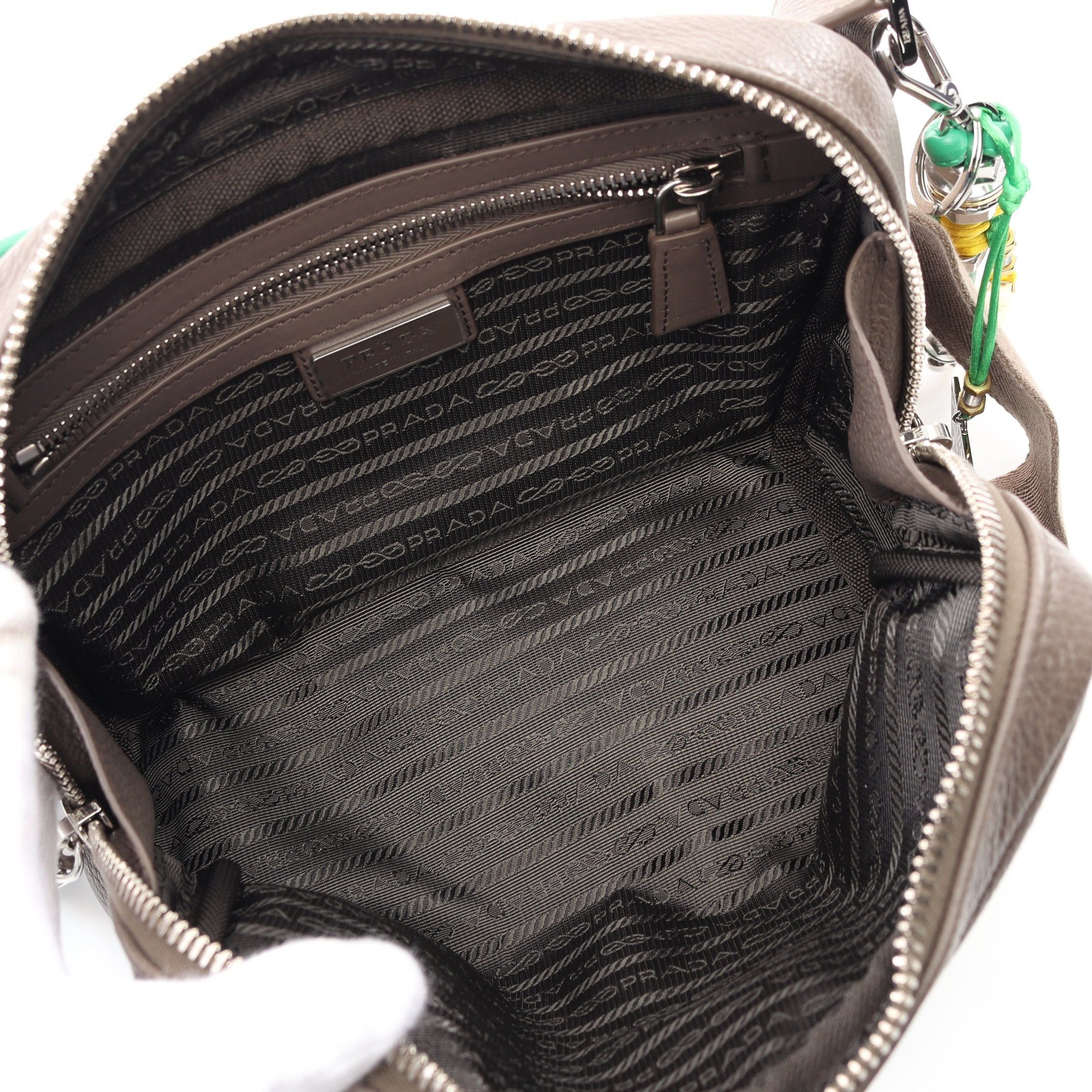 Prada Prada Vitello Daino Shoulder Bag Leather Gray Beige Size ONE SIZE - 3 Thumbnail