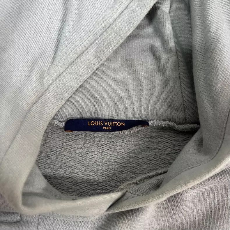 Louis Vuitton Louis Vuitton Embossed Logo Hoodie Size US M / EU 48-50 / 2 - 7 Thumbnail