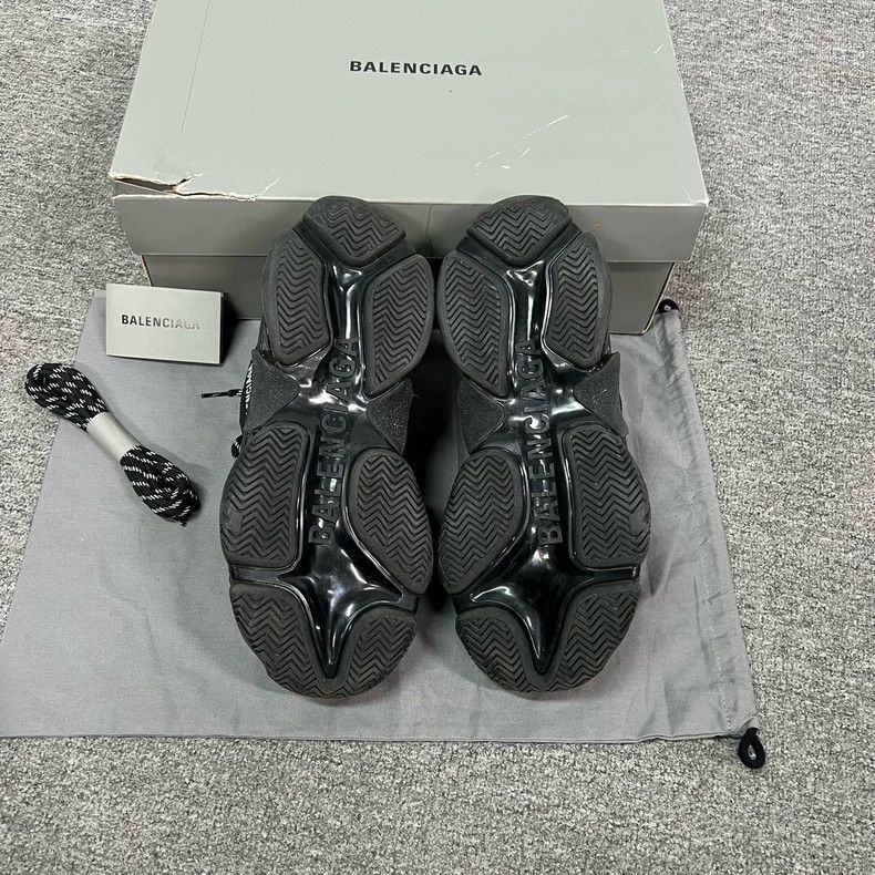 Balenciaga Balenciaga Triple S Sneakers Black Size 40 Size US 7 / EU 40 - 4 Thumbnail