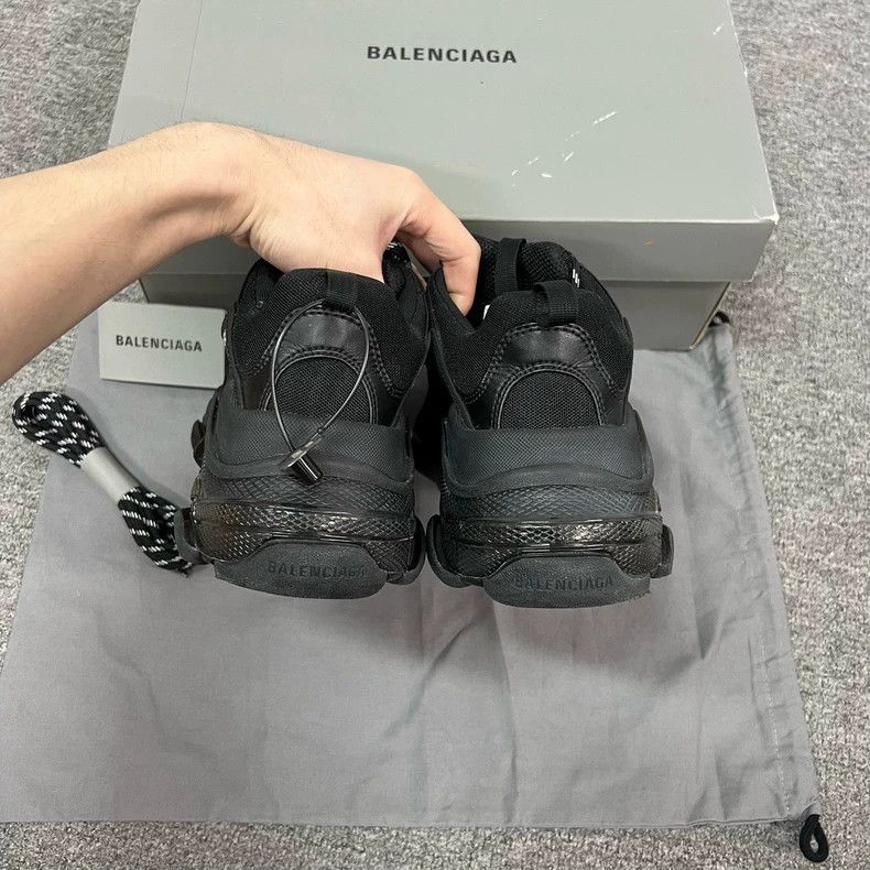 Balenciaga Balenciaga Triple S Sneakers Black Size 40 Size US 7 / EU 40 - 5 Thumbnail