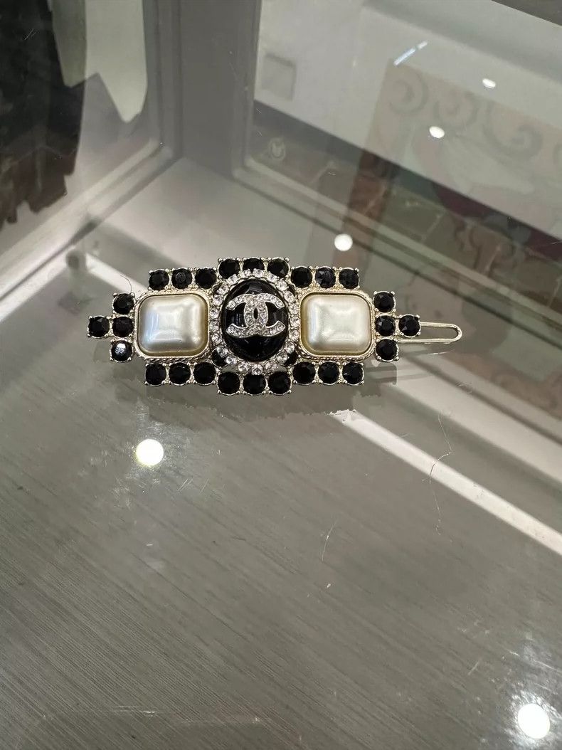 Chanel Chanel Pearl Rhinestone Double C Hair Clip Size ONE SIZE - 2 Thumbnail