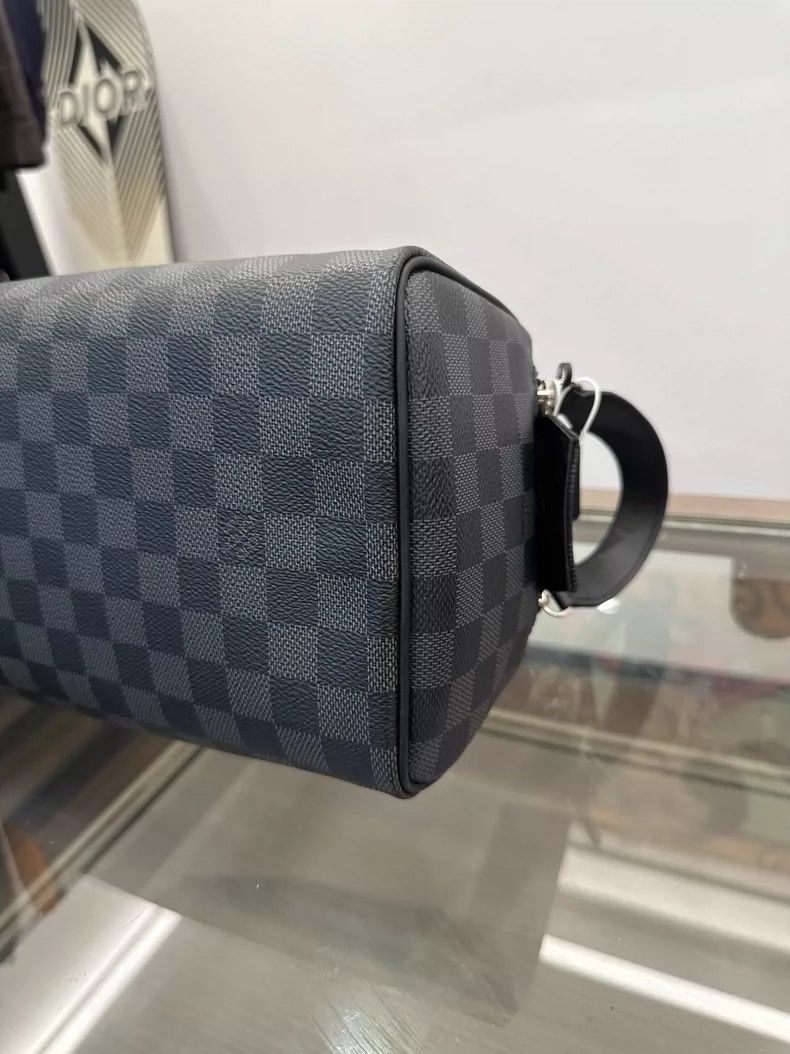 Louis Vuitton LV DOPP Handheld Bag in Black and Blue Size ONE SIZE - 6 Thumbnail