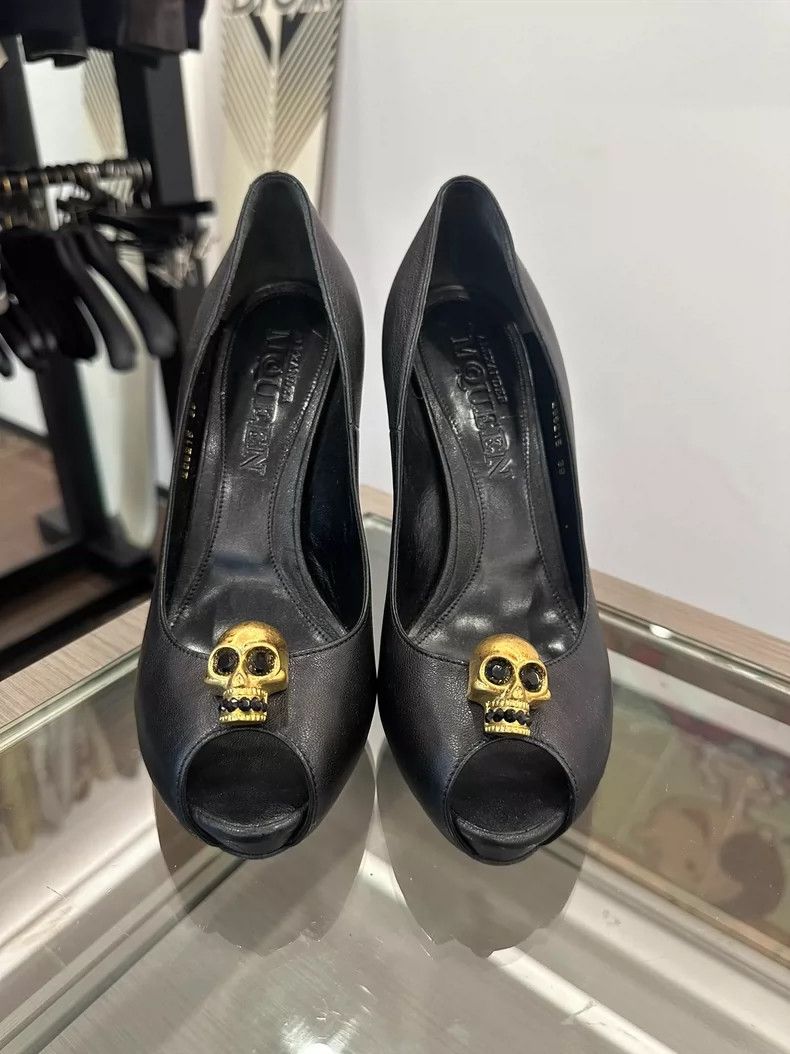 Alexander McQueen Mcqueen Black High Heels with Skull Detail Size US 8 / EU 41 - 2 Thumbnail
