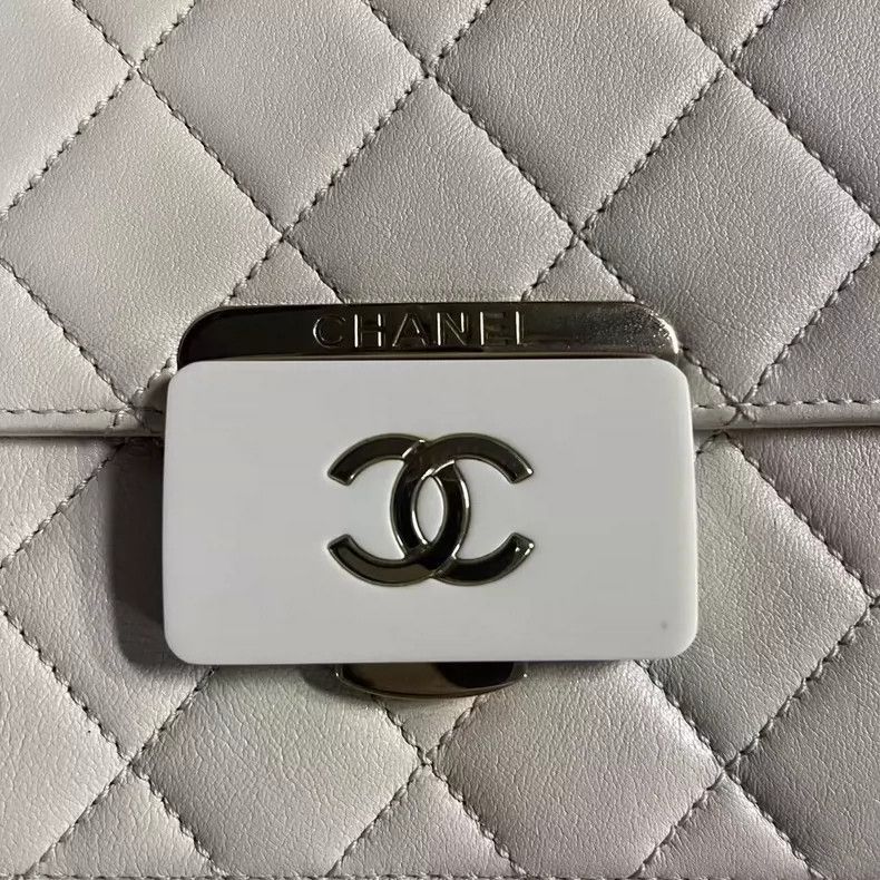 Chanel Chanel White Enamel Flap Chain Bag Size ONE SIZE - 5 Thumbnail