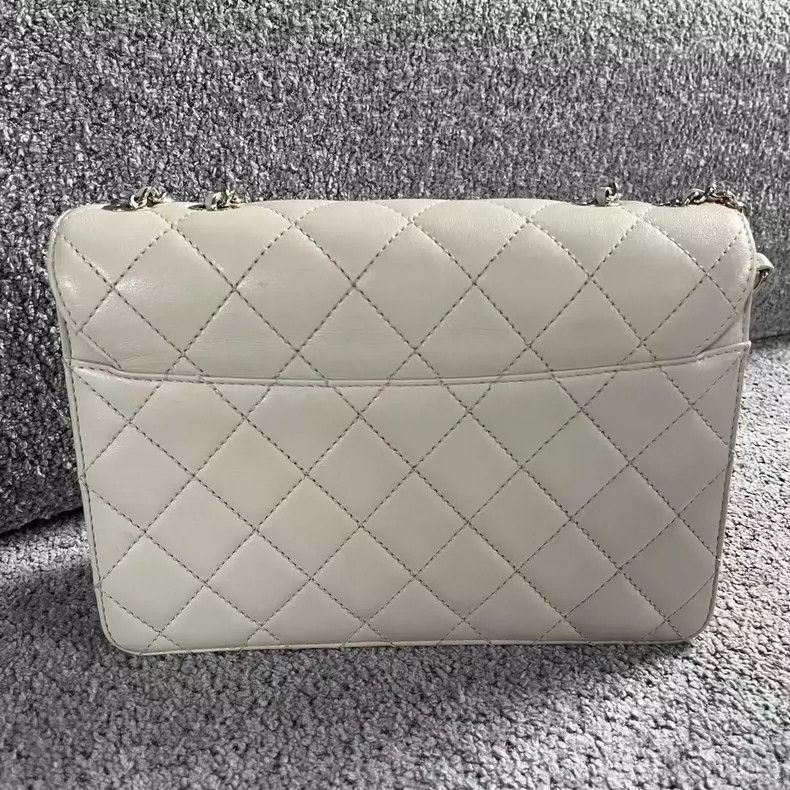 Chanel Chanel White Enamel Flap Chain Bag Size ONE SIZE - 2 Thumbnail