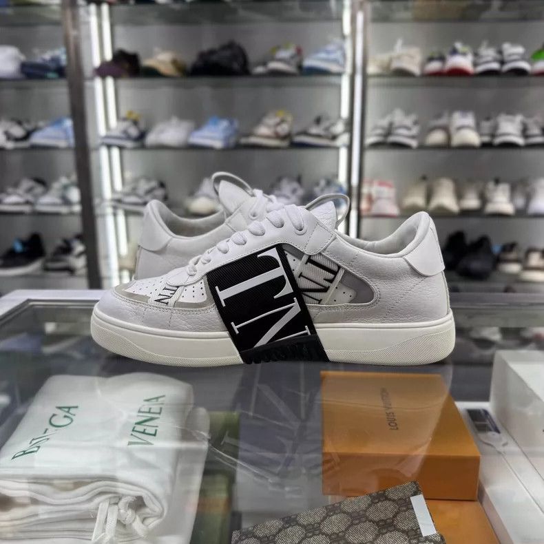 Valentino VALENTINO Garavani White Sneakers Size 39 Size US 7 / EU 40 - 5 Thumbnail
