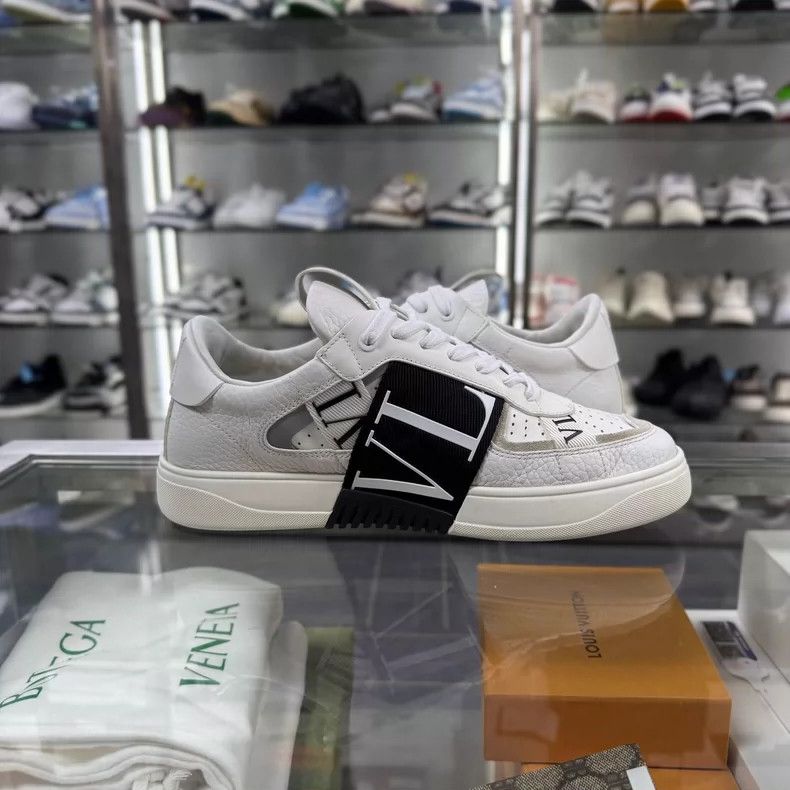 Valentino VALENTINO Garavani White Sneakers Size 39 Size US 7 / EU 40 - 4 Thumbnail