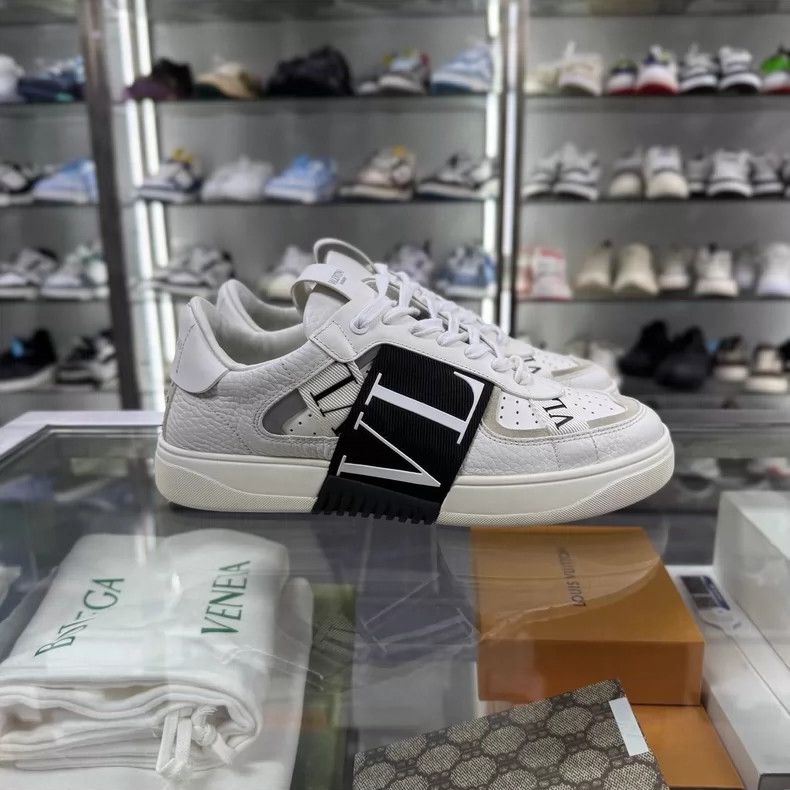 Valentino VALENTINO Garavani White Sneakers Size 39 Size US 7 / EU 40 - 2 Thumbnail