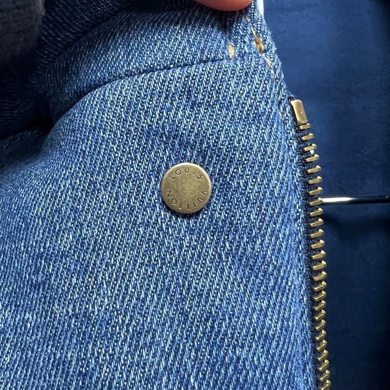 Louis Vuitton Louis Vuitton SS23 Embossed Logo Denim Jacket Size US S / EU 44-46 / 1 - 7 Thumbnail