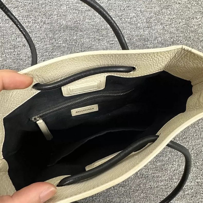 Balenciaga Balenciaga Tote Bag with Some Signs of Use Size ONE SIZE - 5 Thumbnail