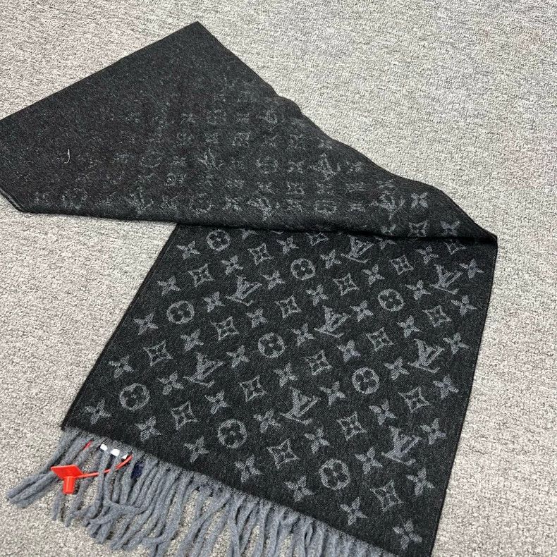Louis Vuitton Louis Vuitton Gradient Wool Scarf with Tags Size ONE SIZE - 2 Thumbnail