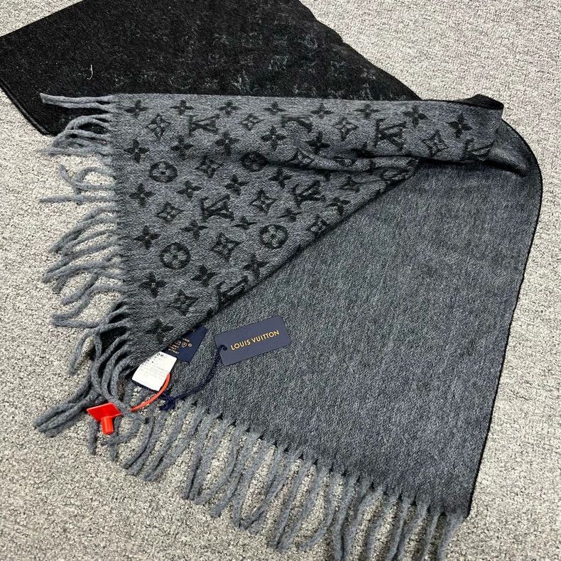 Louis Vuitton Louis Vuitton Gradient Wool Scarf with Tags Size ONE SIZE - 3 Thumbnail