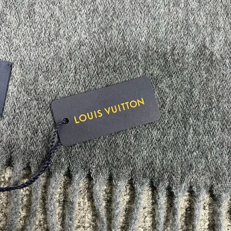 Louis Vuitton Louis Vuitton Gradient Wool Scarf with Tags Size ONE SIZE - 4 Thumbnail