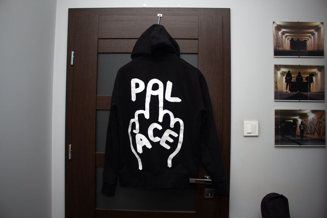 Palace middle hot sale finger hoodie