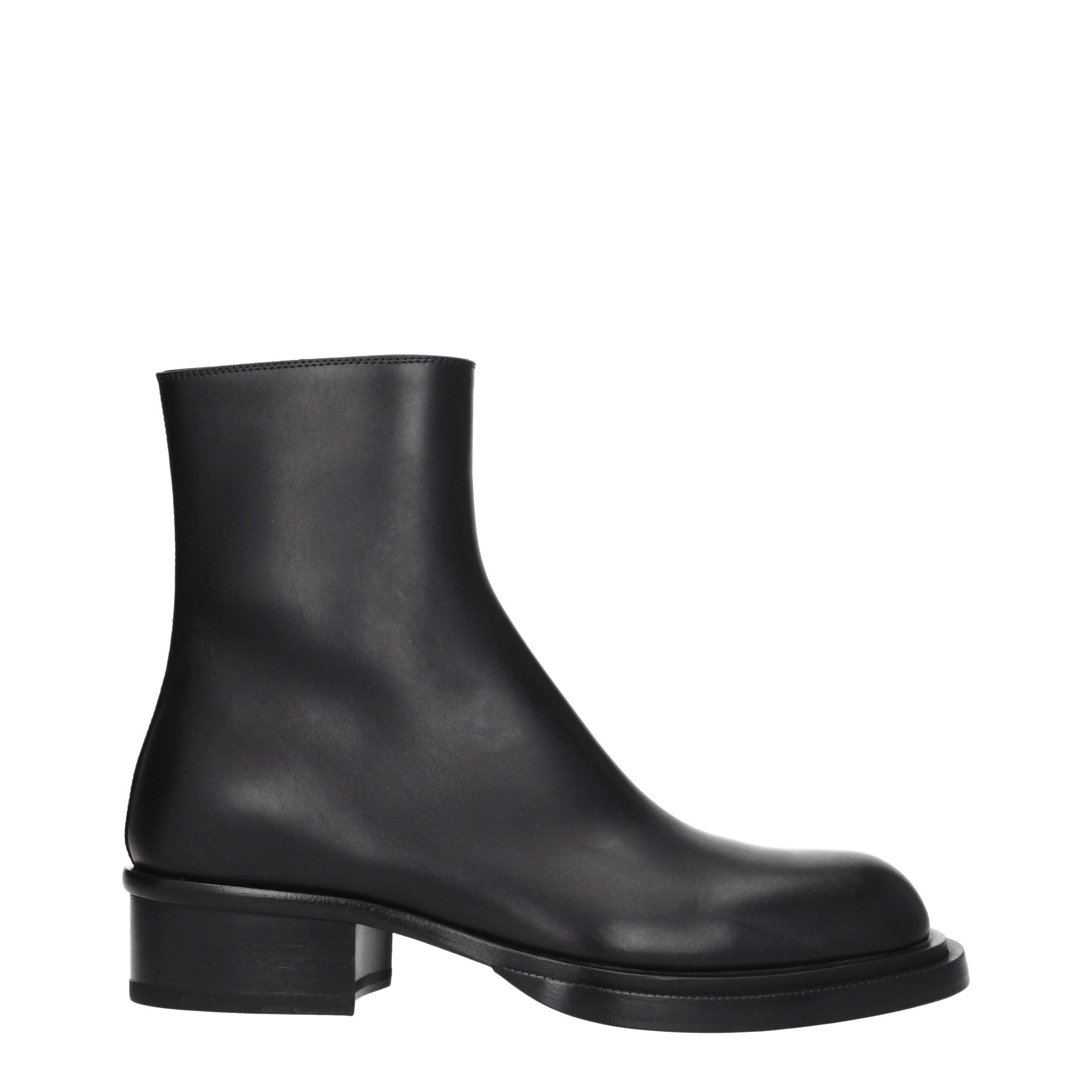 Alexander McQueen Ankle Boots in Leather Size US 9 / EU 42 - 2 Thumbnail