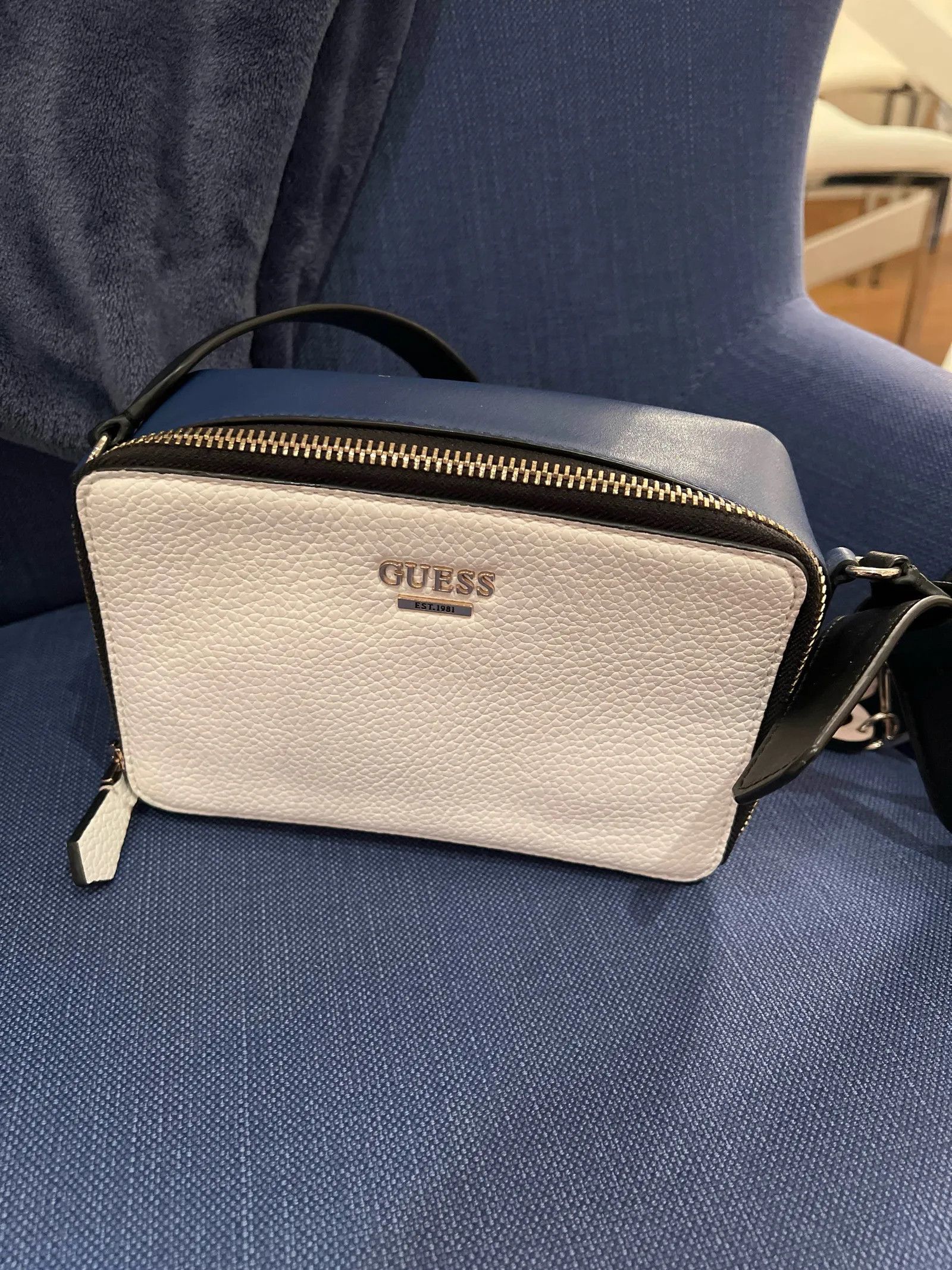 Guess Guess Bucket Bag Size ONE SIZE - 3 Thumbnail