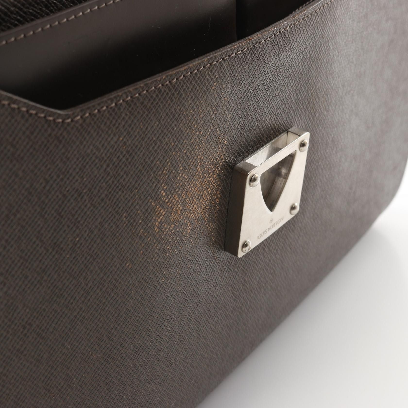 Louis Vuitton Louis Vuitton Robusto One Grizzly Bear Taiga Briefcase Business Bag Leather Dark Brown Size ONE SIZE - 12 Thumbnail