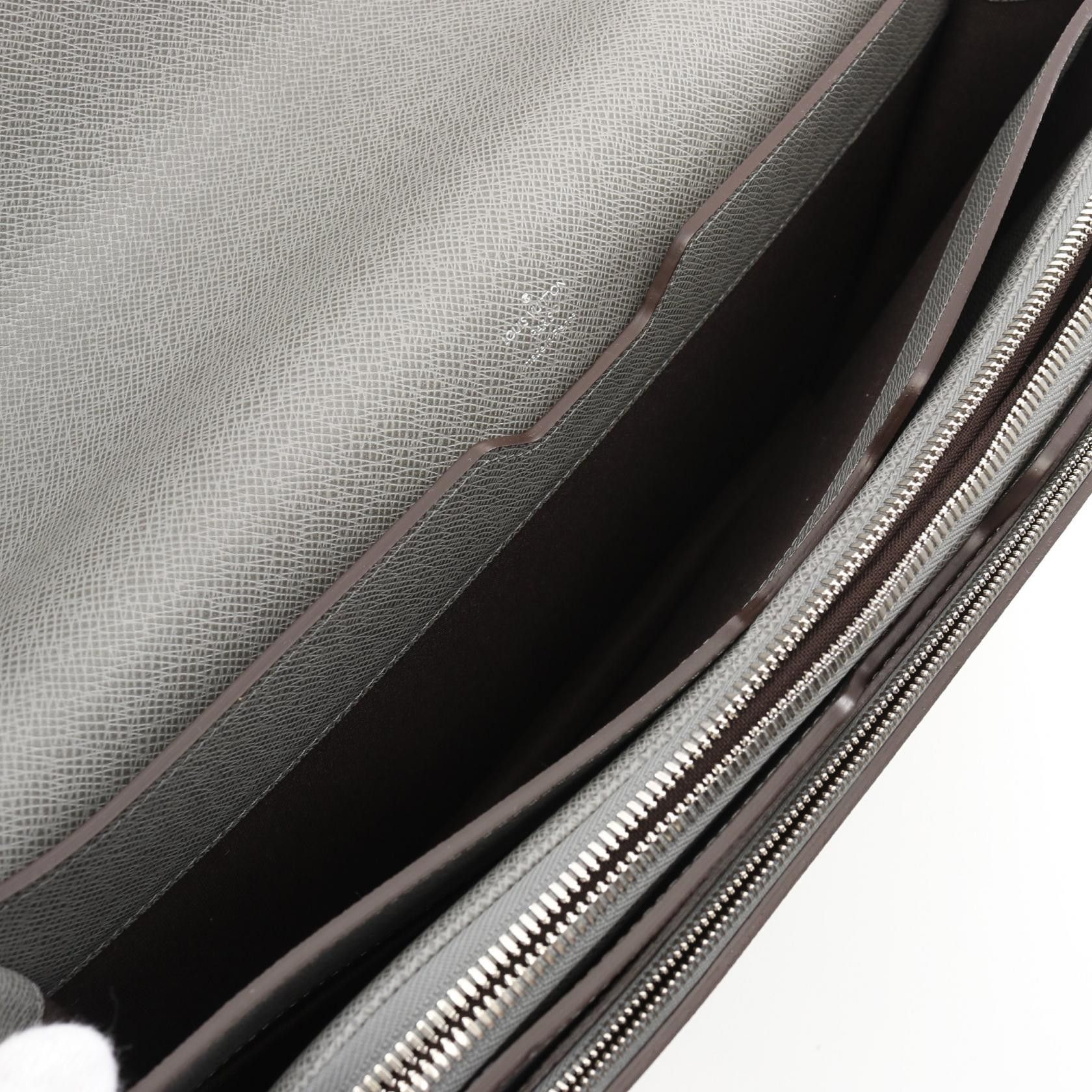 Louis Vuitton Louis Vuitton Neo Robusto 3 Taiga Glacier Briefcase Business Bag Leather Gray Size ONE SIZE - 3 Thumbnail