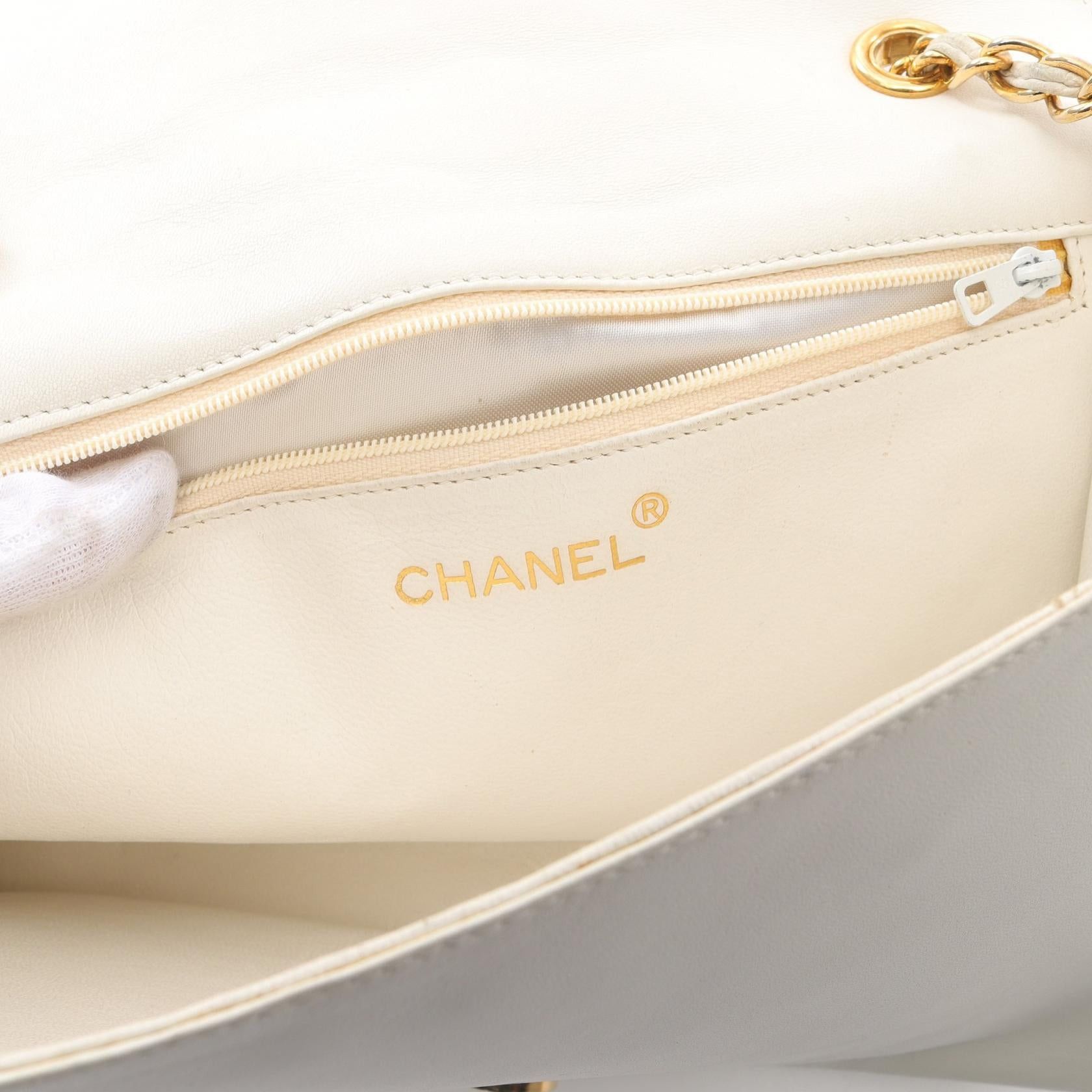 Chanel Chanel Matelasse Chain Shoulder Bag Lambskin White Gold Hardware Size ONE SIZE - 4 Thumbnail