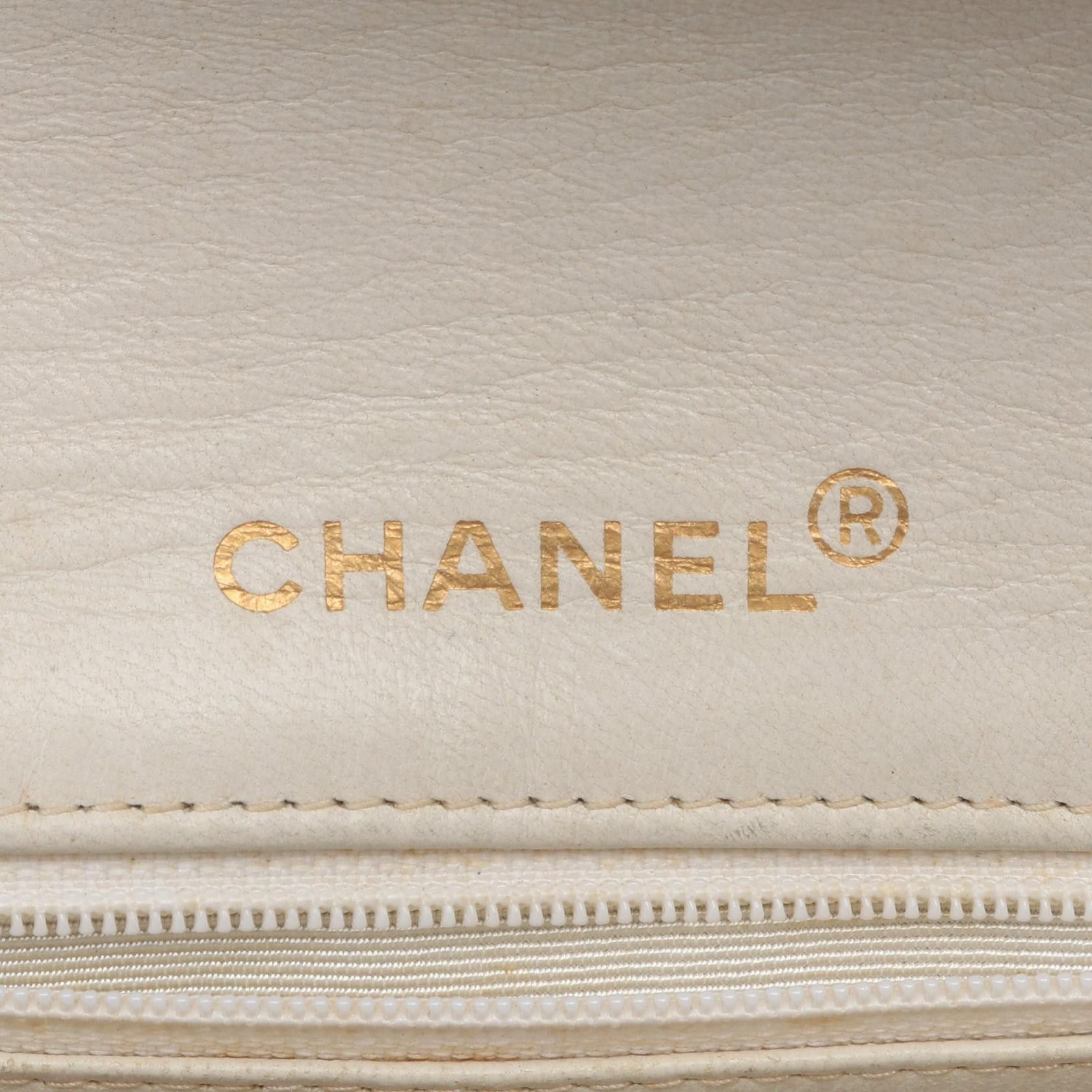 Chanel Chanel Mini Matelasse Chain Shoulder Bag Lambskin White Gold Hardware Size ONE SIZE - 4 Thumbnail