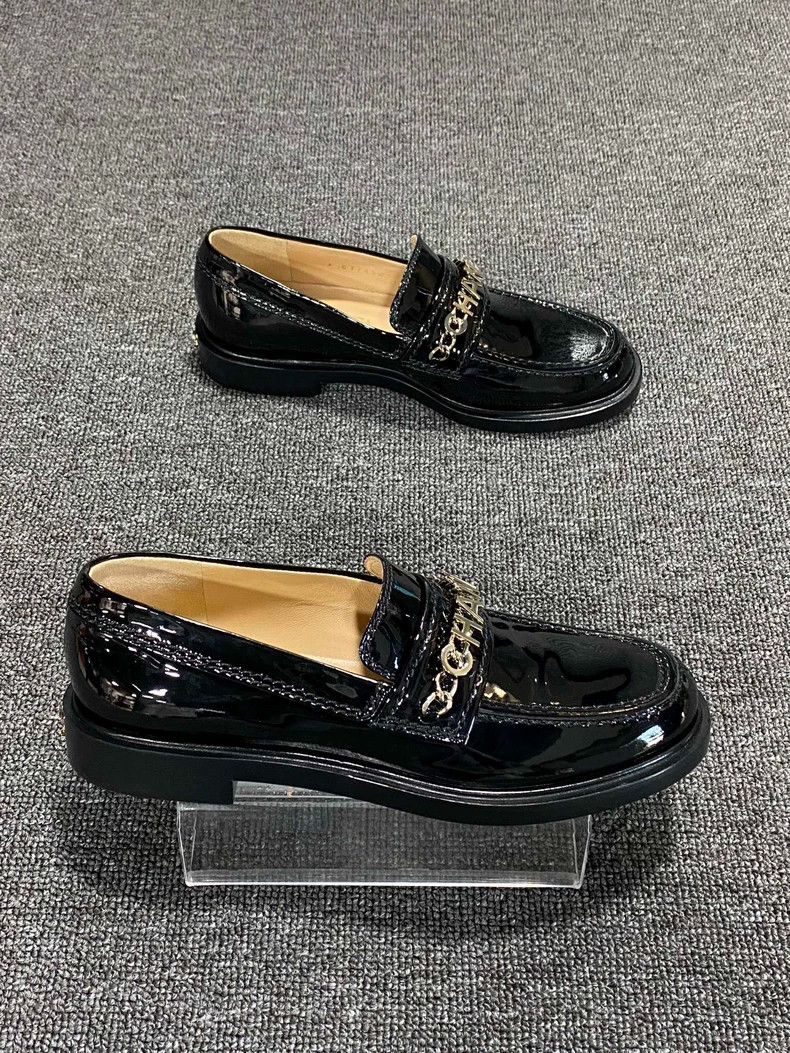 Chanel Black Patent Leather Loafers with Logo Size US 8 / IT 38 - 3 Thumbnail
