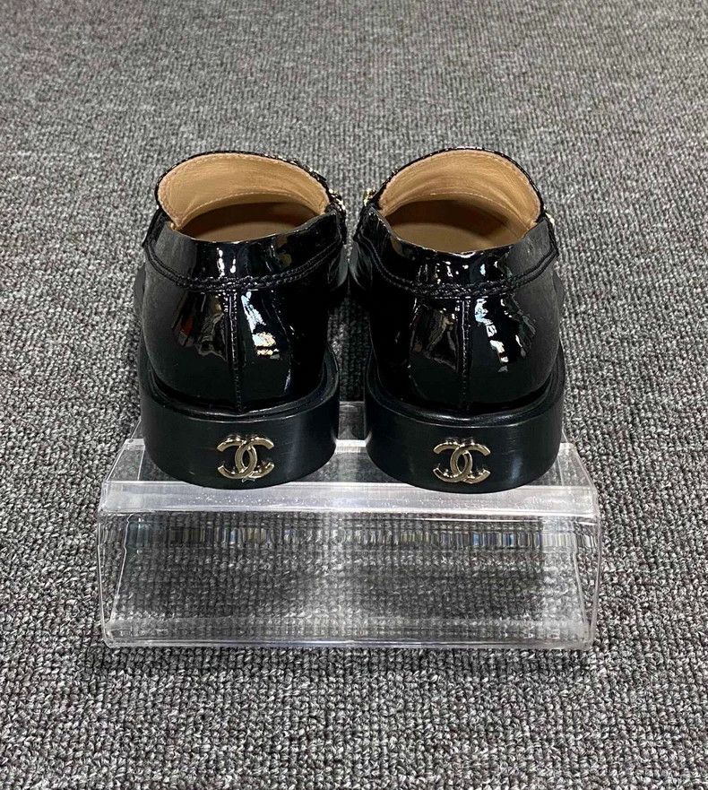 Chanel Black Patent Leather Loafers with Logo Size US 8 / IT 38 - 5 Thumbnail