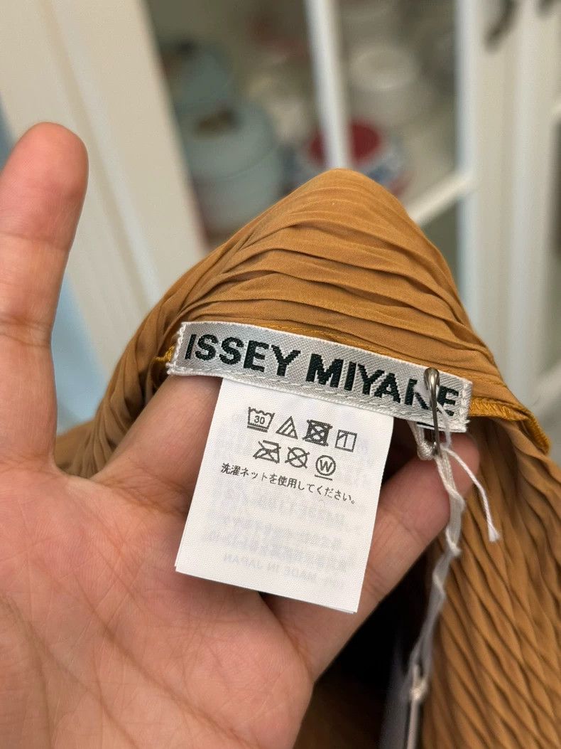Issey Miyake Issey Miyake Fish Scale Dress in Brown-yf Size ONE SIZE - 5 Thumbnail