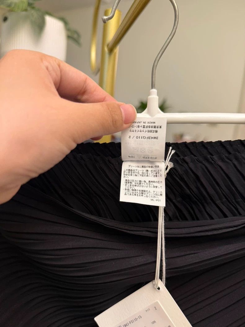Issey Miyake Issey Miyake Pleated Black Midi Skirt Size 30" / US 8 / IT 44 - 5 Thumbnail