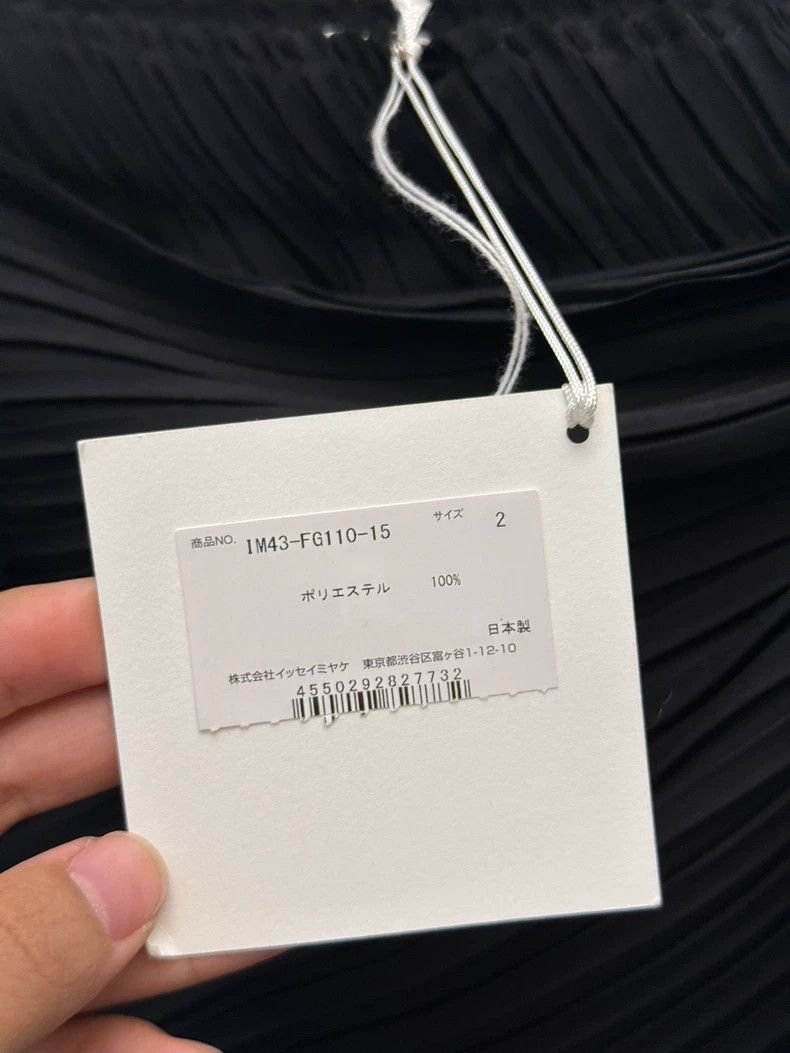 Issey Miyake Issey Miyake Pleated Black Midi Skirt Size 30" / US 8 / IT 44 - 3 Thumbnail