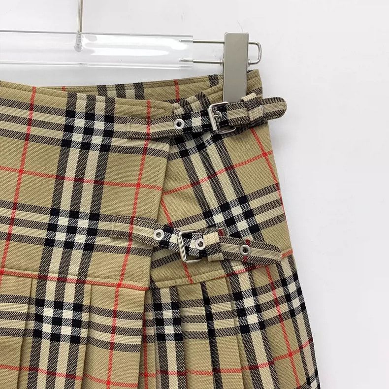 Burberry Burberry Classic Check Pleated Skirt in Brown Size 40" / US 18 - 3 Thumbnail