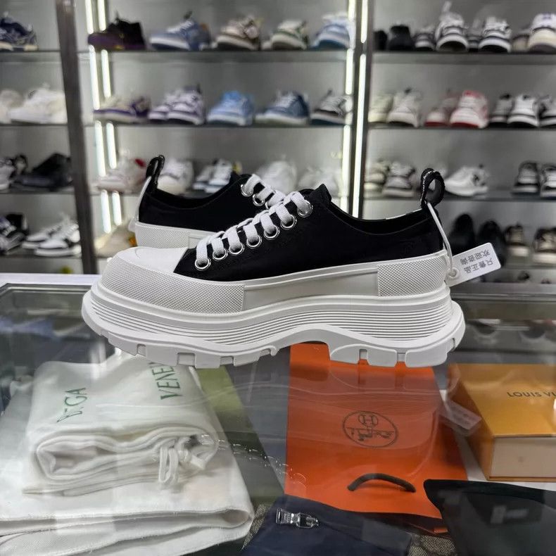 Alexander McQueen Alexander McQueen Chunky Sneakers Size 35 Size US 5 / IT 35 - 5 Thumbnail