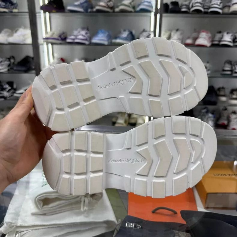 Alexander McQueen Alexander McQueen Chunky Sneakers Size 35 Size US 5 / IT 35 - 7 Thumbnail