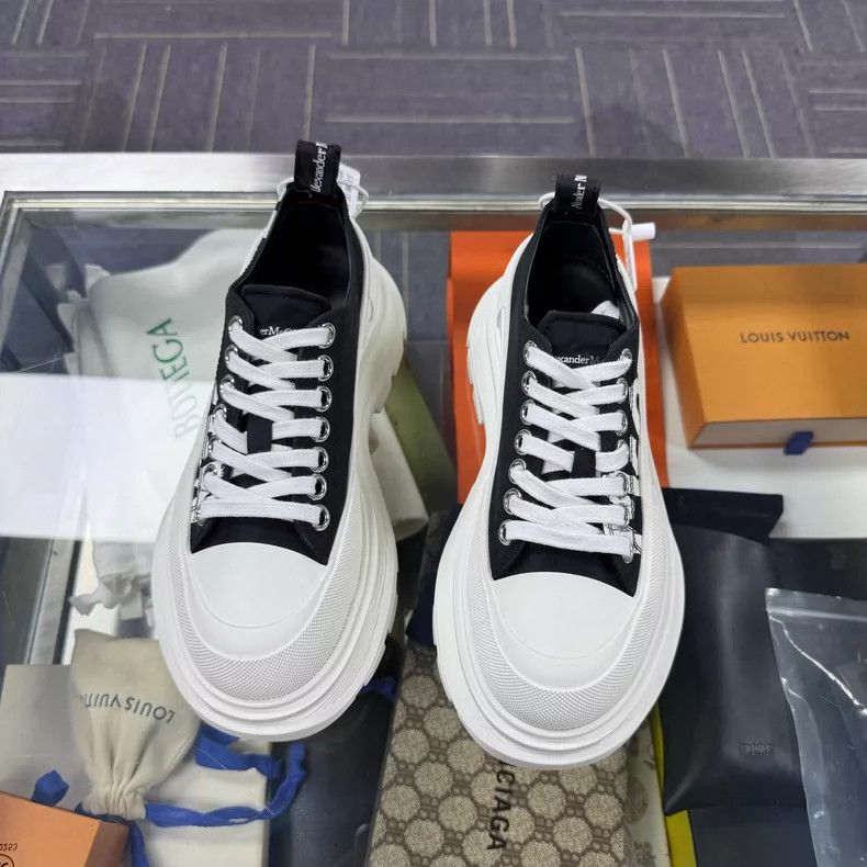 Alexander McQueen Alexander McQueen Chunky Sneakers Size 35 Size US 5 / IT 35 - 2 Thumbnail