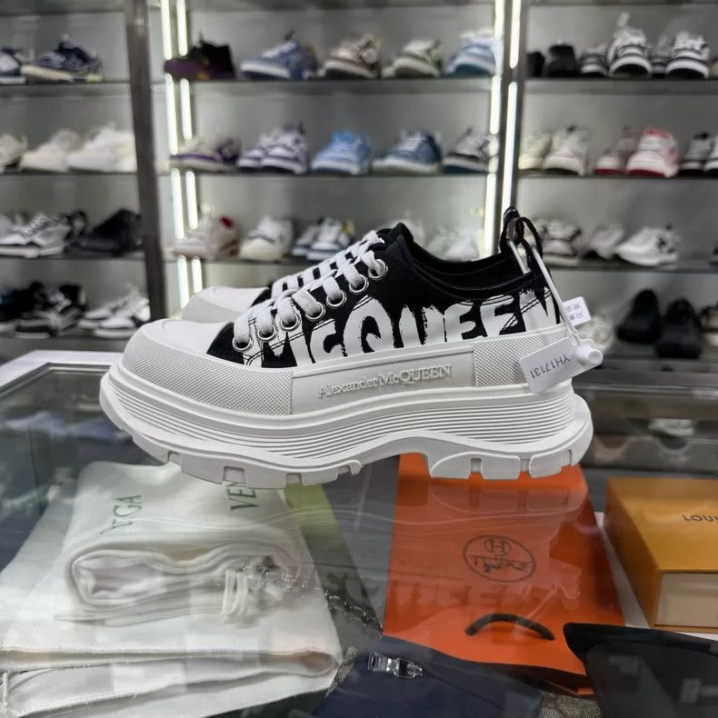 Alexander McQueen Alexander McQueen Chunky Sneakers Size 35 Size US 5 / IT 35 - 3 Thumbnail