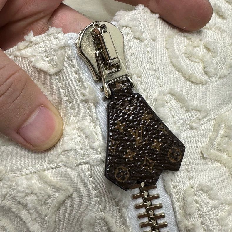 Louis Vuitton Louis Vuitton White Zip Embossed Mini Skirt Size 34" / US 12 / IT 48 - 4 Thumbnail