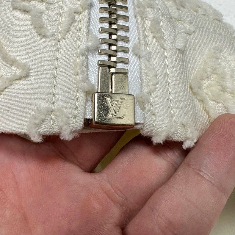 Louis Vuitton Louis Vuitton White Zip Embossed Mini Skirt Size 34" / US 12 / IT 48 - 7 Thumbnail