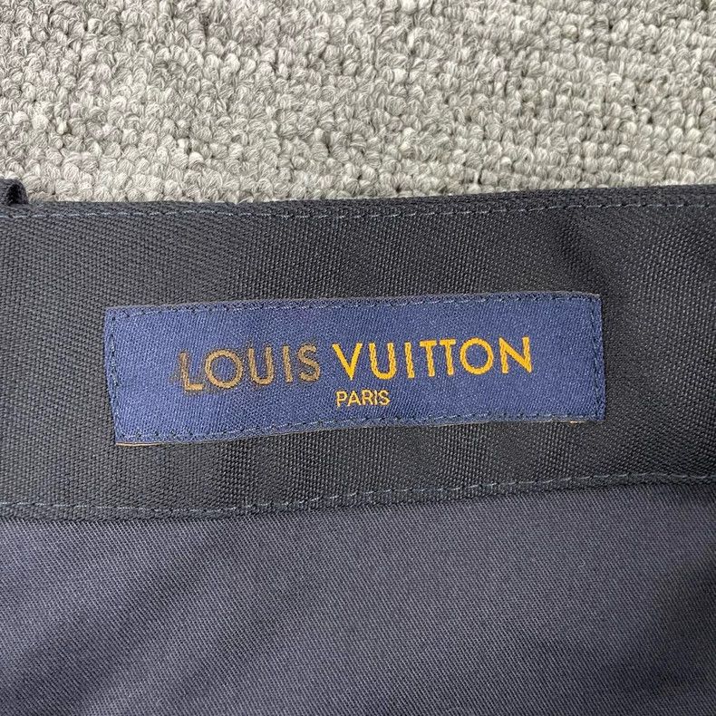 Louis Vuitton Louis Vuitton Short Pants with Tags Size US 44 / EU 60 - 4 Thumbnail