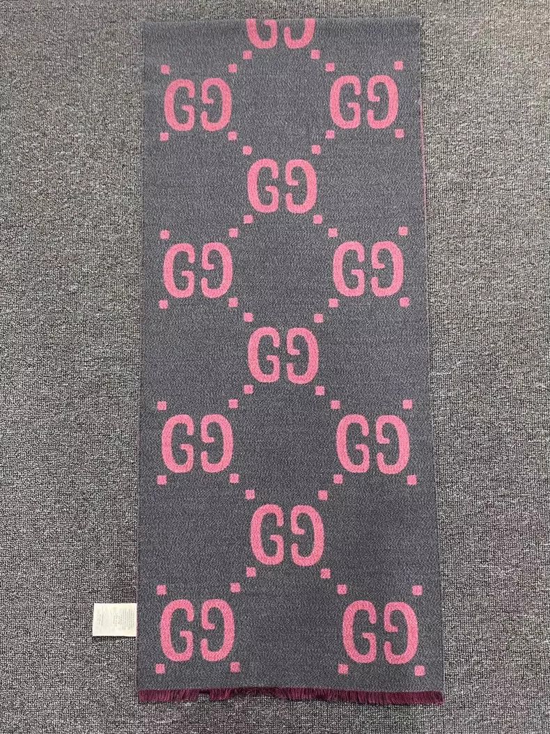 Gucci Gucci Double-Sided Printed Scarf in Gray Pink Size ONE SIZE - 2 Thumbnail