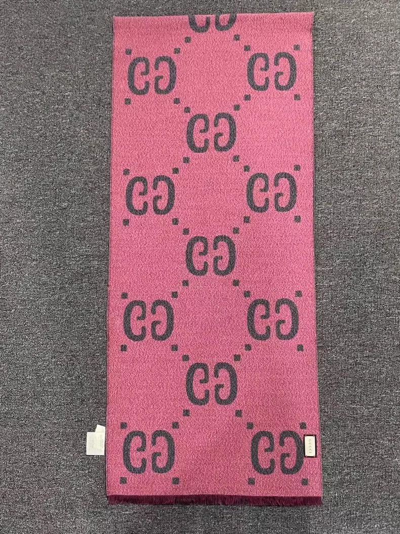 Gucci Gucci Double-Sided Printed Scarf in Gray Pink Size ONE SIZE - 3 Thumbnail