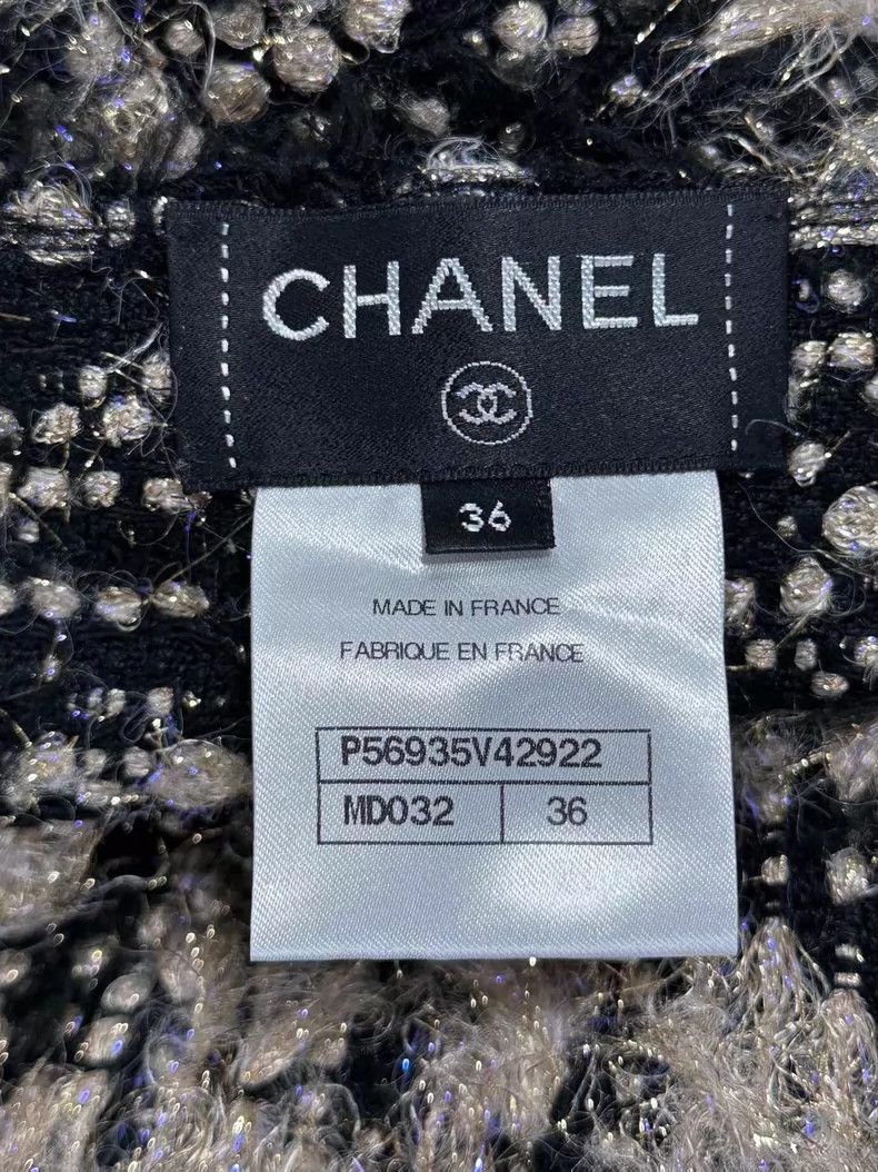 Chanel Chanel Sequined Scarf in Black and Gold Size ONE SIZE - 4 Thumbnail
