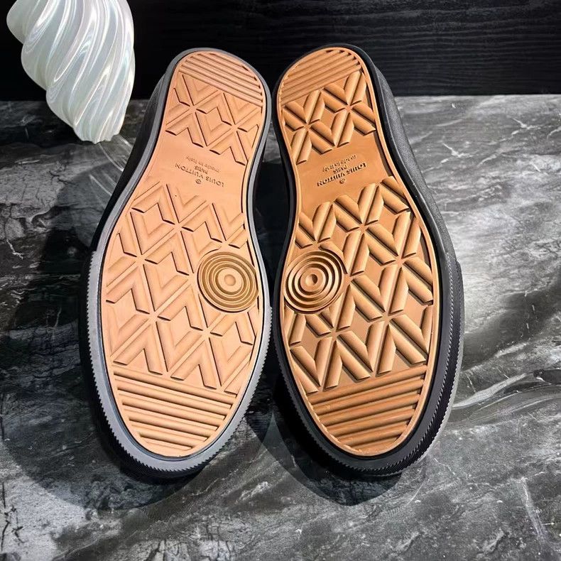 Louis Vuitton Low-Top Designer Shoes with Brown and Black Size US 10 / EU 43 - 5 Thumbnail