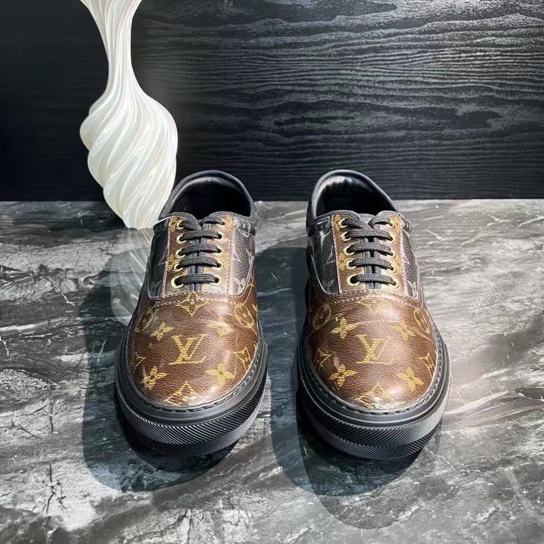 Louis Vuitton Low-Top Designer Shoes with Brown and Black Size US 10 / EU 43 - 2 Thumbnail