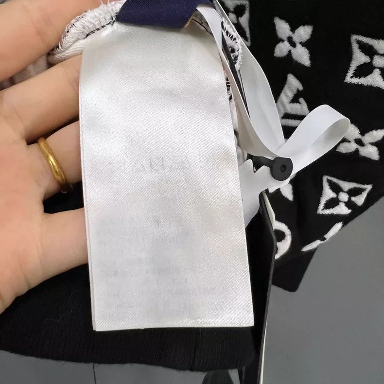 Louis Vuitton Louis Vuitton Black Monogram Sweatshirt Size S Size US S / EU 44-46 / 1 - 3 Thumbnail