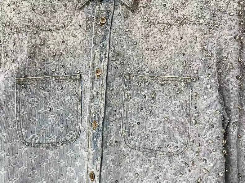 Louis Vuitton Louis Vuitton Denim Shirt with Logo Detail Size US S / EU 44-46 / 1 - 4 Thumbnail