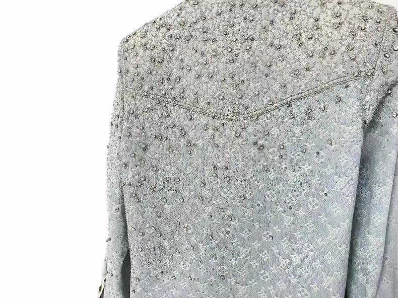 Louis Vuitton Louis Vuitton Denim Shirt with Logo Detail Size US S / EU 44-46 / 1 - 5 Thumbnail