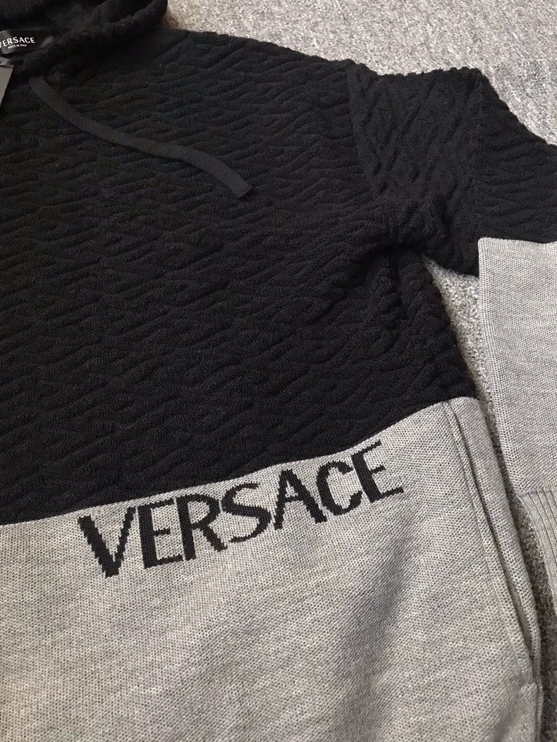 Versace Versace Hooded Wool Sweater with Gray Pattern Size US M / EU 48-50 / 2 - 5 Thumbnail